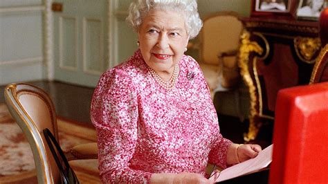 Queen Elizabeths Favourite Nail Polish Is Surprisingly Affordable Harpers Bazaar