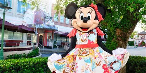 Mickey, donald, goofy, daisy and pluto are underway. Even More Minnie's Seasonal Dine Character Dining Coming ...