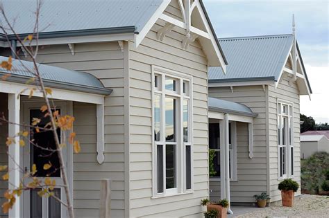 Exterior house paint can vary in price quite a bit, so to figure out truly the best value based on the price, we separated the votes into these categories so there it is; Weatherboard cladding bullnose verandah and windspray colorbond roofing | House paint exterior ...