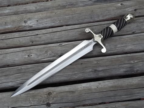 Daggers - Mark Banfield Custom Knives Decorative knives and daggers by southern swords, our range provides some superbly crafted and beautiful display pieces that can add some flare and decoration to a collection, while not suitable for use they make a great talking point.