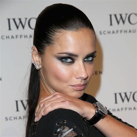 The Makeup Trick To Getting Intense Smoky Eyes Like Victorias Secrets Adriana Lima Glamour