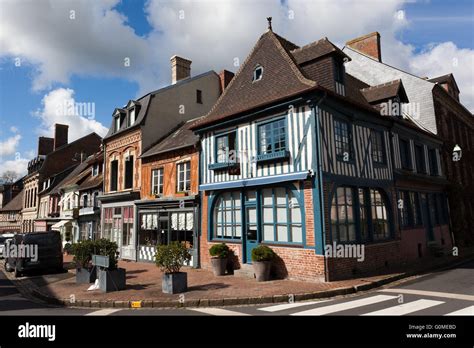 Le Village De Beaumont En Auge Dans Le Département De La Normandie
