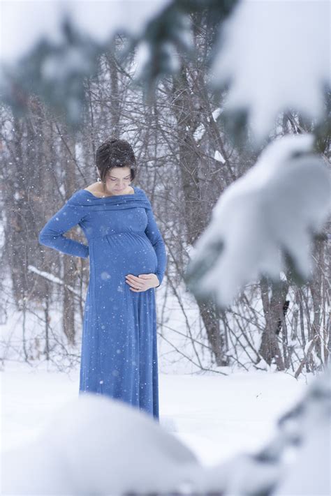 Winter Maternity Portraits | Snow maternity photos, Maternity portraits, Winter maternity