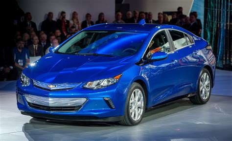 2016 Chevrolet Volt Hailed as the Next Generation of Electric Hybrid ...