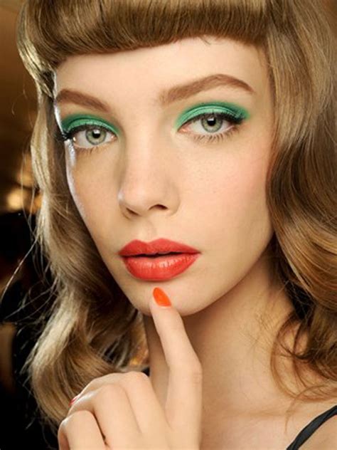 This is a fun tutorial with some tricks you may like to do fun 1970's hair. 70s Disco Makeup Trends - Mugeek Vidalondon