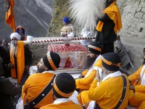 Hemkund Sahib Yatra Closing For 2012 Picture Of Palki Sahib Of Nagar