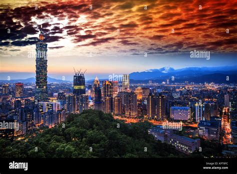 Beautiful Sunset Of Taipei Taiwan City Skyline Stock Photo Alamy