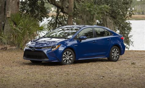 While we've yet to drive toyota's. 2020 Toyota Corolla: 5 Fleet Features - Vehicle Research ...