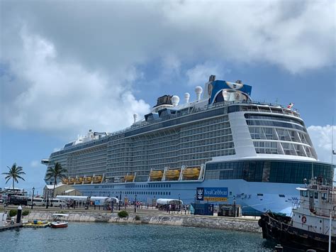 Anthem of The Seas docked in Bermuda : Cruise