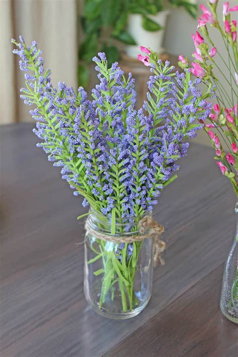 Add pops of color to your home decor with this flower arranging tutorial. How to Incorporate Artificial Flowers into Your Decor ⋆ ...