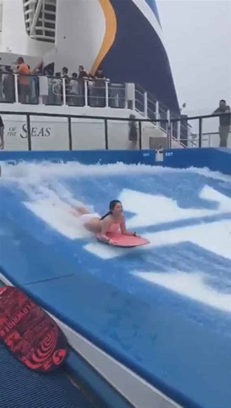 Woman Loses Her Bikini During An Epic Surfing Fail Elite Readers