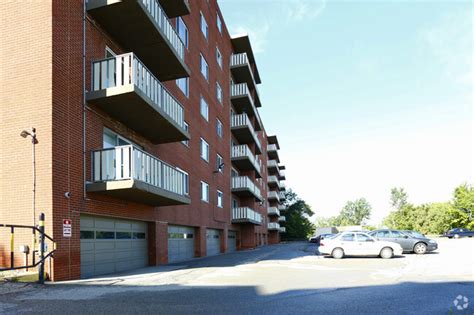This shopping area sits in front of a traf. The Carriage House Rentals - Pittsburgh, PA | Apartments.com