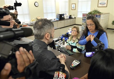 Kentucky Clerk Denies Same Sex Marriage Licenses Defying Court The New York Times