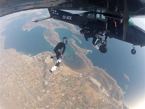 Από τη βικιπαίδεια, την ελεύθερη εγκυκλοπαίδεια. HELLENIC SKYDIVERS ΜΕΓΑΡΩΝ - ΣΧΟΛΕΣ ΑΛΕΞΙΠΤΩΤΟΥ ΜΕΓΑΡΑ ΑΤΤΙΚΗ