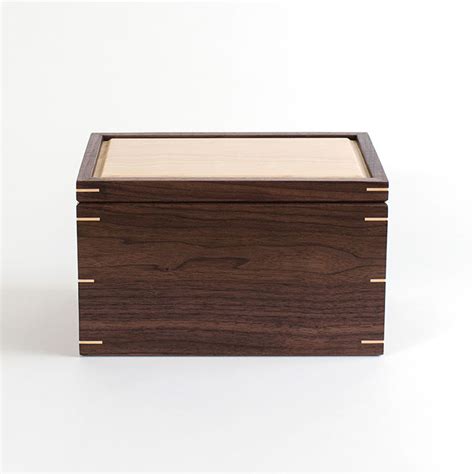 large size keepsake memory box personalized walnut with hard maple wood mad tree woodcrafts®