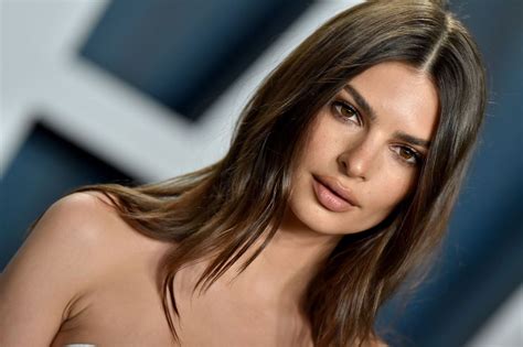 Emily Ratajkowski Says Paparazzi Screwed Up Casual Dating For Her