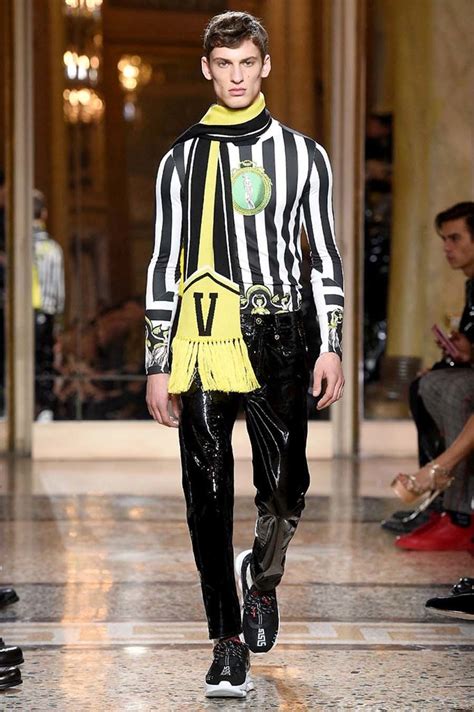Desfile De Versace Milan Fashion Week Hombre Yodona Moda El Mundo