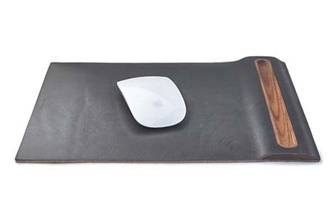 Grovemade Walnut Mouse Pad Boasts An Integrated Pen Holder