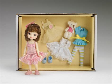 The Fashion Doll Review Wilde Imagination Introduces Amelia Thimble