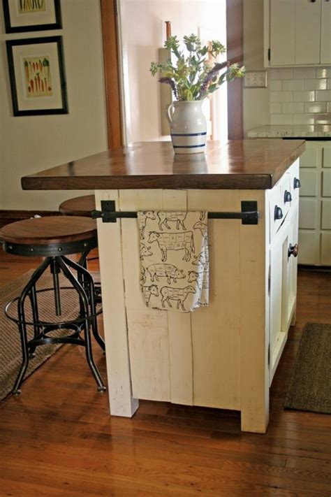 A properly designed small kitchen has minimal clutter and maximum efficiency. Küchenblock freistehend - mehr Arbeitsfläche und Stauraum ...