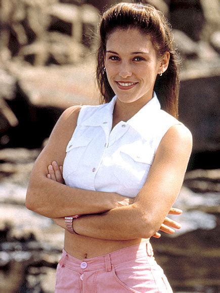 Amy Jo Johnson ~ Complete Wiki And Biography With Photos Videos