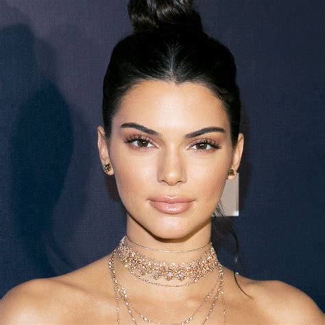 This Is How Kendall Jenner Keeps Her Skin Clear Kendall Jenner Makeup Kendall Jenner Jenner