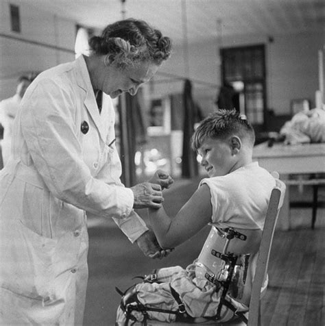 19 Fascinating Pictures To Remind Us What Polio Used To Look Like