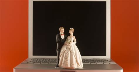 Cuomo's chief of staff melissa derosa married the governor's then press secretary matthew lawrence wing on monday, august 28, 2016, in a fairytale wedding that had its own fireworks show. New Yorkers can now officially get married over Zoom - Techio