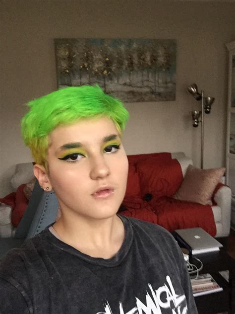 3.4 black + green hairstyles. So i dyed my hair neon green... : HairDye