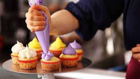 5 Cupcake Icing Techniques Cake Decorating YouTube