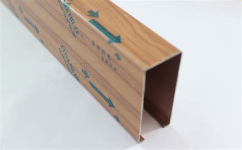 Sometimes the plates are installed to hide a new heating system or electrical elements. Wooden Color Aluminum Linear Drop Down Ceiling Tiles U-shaped