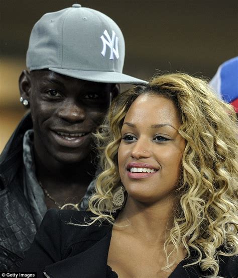 Mario Balotellis Girlfriend Fanny Neguesha Posts Picture Of Dazzling £