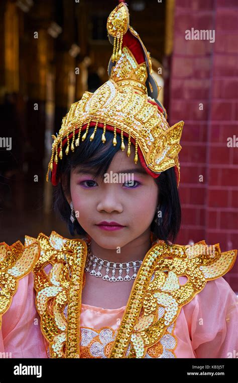 Burmese Girl Hi Res Stock Photography And Images Alamy
