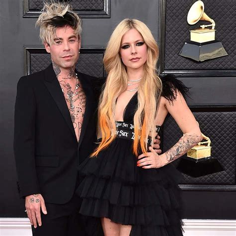 Avril Lavigne Engaged To Lover Mod Sun