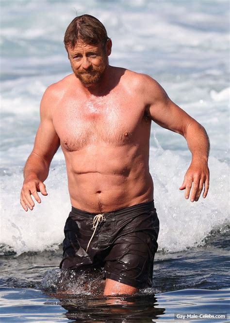 Simon Baker Caught Shirtless With Son On A Beach Gay Male Celebs Com