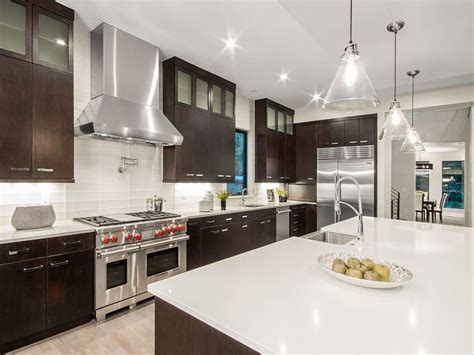 Here we share our gallery of white kitchen cabinets with dark countertops including a variety of finishes, materials and design ideas. 53 High-End Contemporary Kitchen Designs (With Natural ...