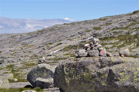 Für die kanzel oder wörtlich der predigtstuhl) ist eine natürliche felsplattform (felskanzel) in ryfylke in der norwegischen provinz rogaland und eine touristische attraktion mit weitem blick über den lysefjord und angrenzende berge. Wanderung über den Kjerag | Die Weltenbummler