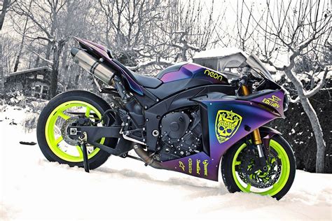 2011 Yamaha R1 Purple Neon Yamaha R1 Motos Honda Yamaha Motorcycles