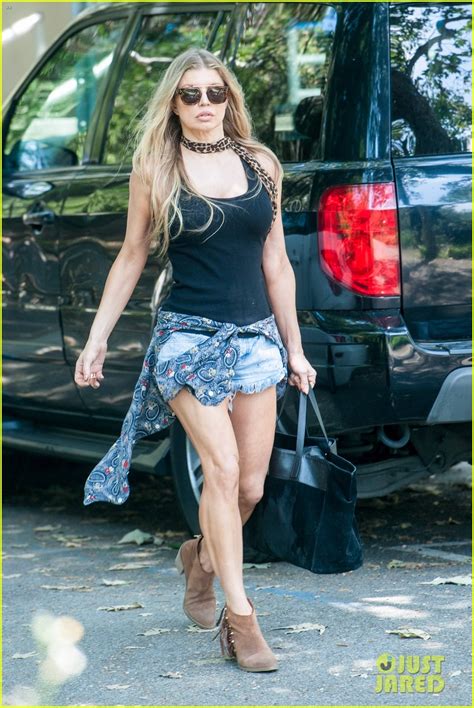 Full Sized Photo Of Fergie Flaunts Incredible Figure In Tight Tank