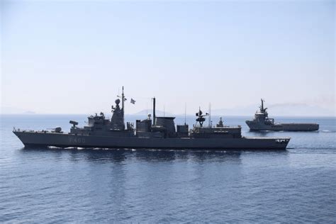 Η επέμβαση της πυροσβεστικής υπηρεσίας ήταν άμεση και στο σημείο έσπευσαν για την κατάσβεση τρία οχήματα με έξι πυροσβέστες. Δήμος Βερύκιος στο iEidiseis: Πώς η φρεγάτα «ΛΗΜΝΟΣ ...