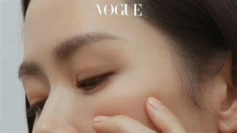 korean photoshoots son ye jin vogue magazine april issue 22