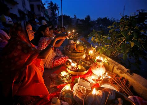 Chhath Puja Hindu Devotees Worship The Sun Across India And Nepal