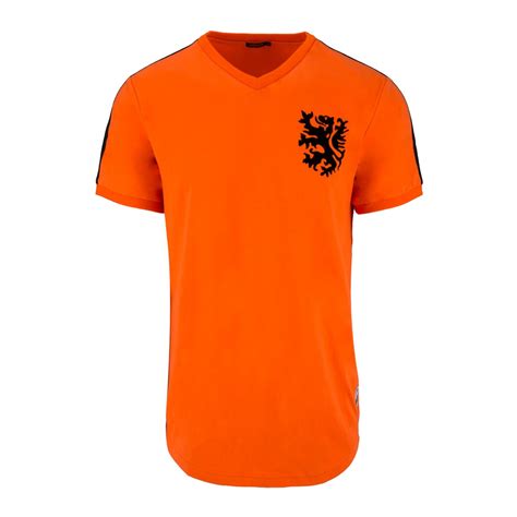 Het ek 1988 werd van 10 juni tot en met 25 juni gehouden en we weten allemaal. Nederlands Elftal retro shirt 1974 - Voetbalshirts.com