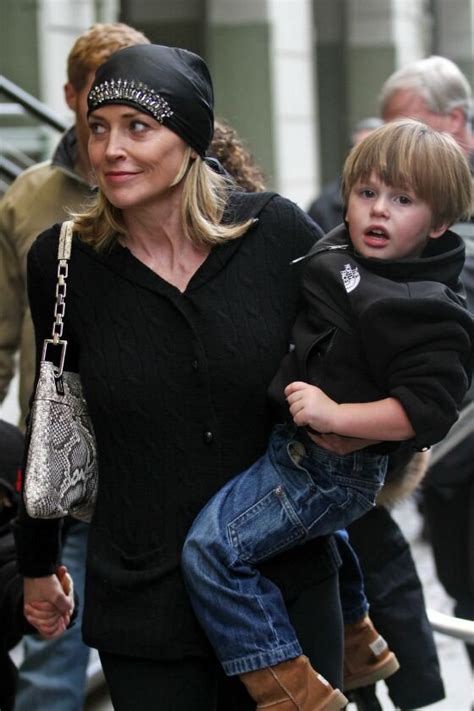 Шэ́рон вонн сто́ун — американская актриса, продюсер и бывшая модель. 14 Photos of Sharon Stone with Her Kids and Mariska ...