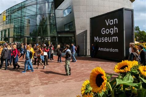 The Meet Vincent Van Gogh Experience Come To London In 2020