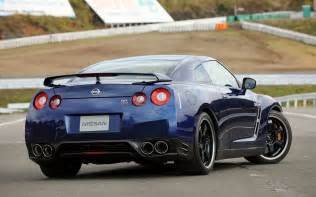 There are two models offered for 2013: Nissan GT-R R35 550 PS specs, 0-60, quarter mile, lap ...