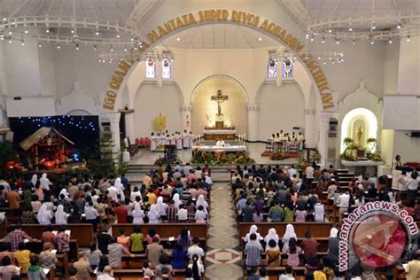 Tempat Ibadah Orang Kristen Protestan Gereja Karismatik Lebih Menekankan Pada Pentingnya