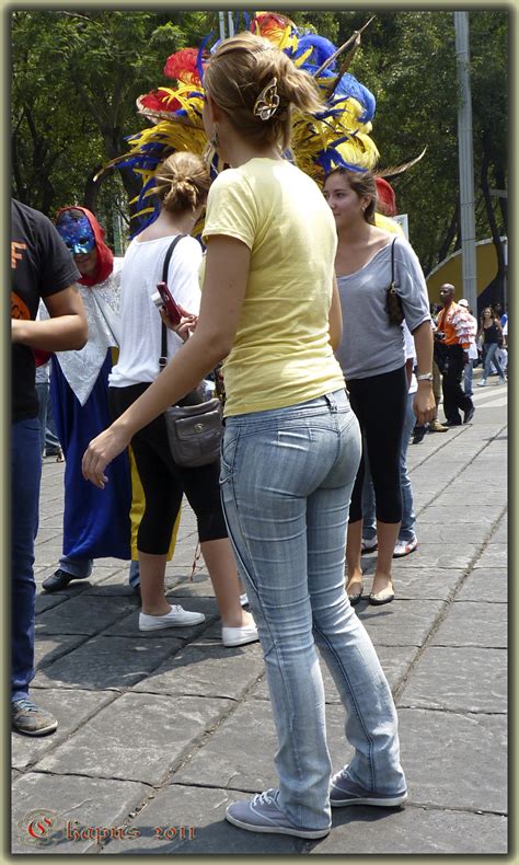 Fotos De Chicas En La Calle En Jeans Ajustados Mujeres Bellas En La Calle