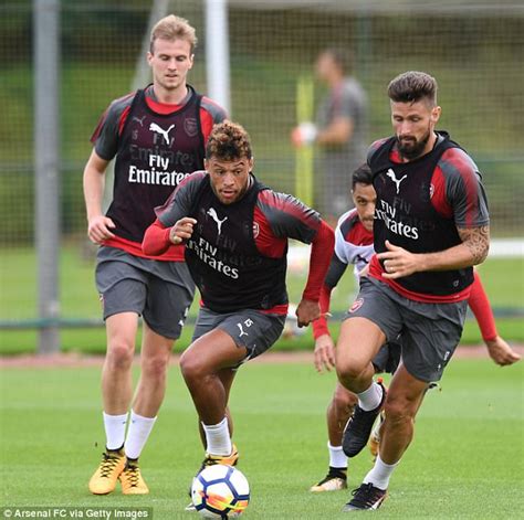 arsenal face prospect of selling alex oxlade chamberlain to rival with