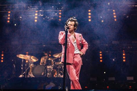 my definitive ranking of harry styles 2018 tour outfits harry styles concert harry styles